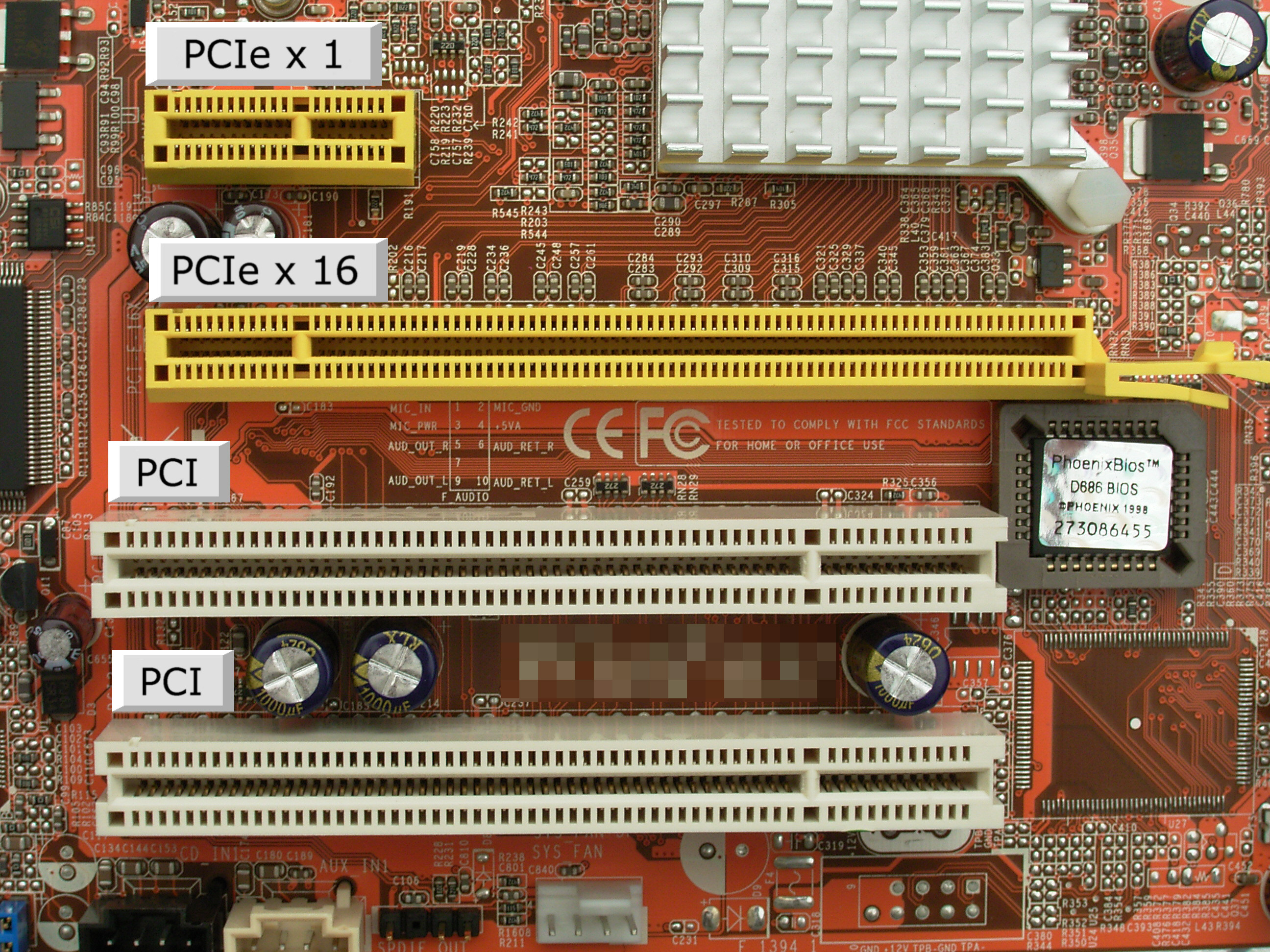 PCIe and PCI slots