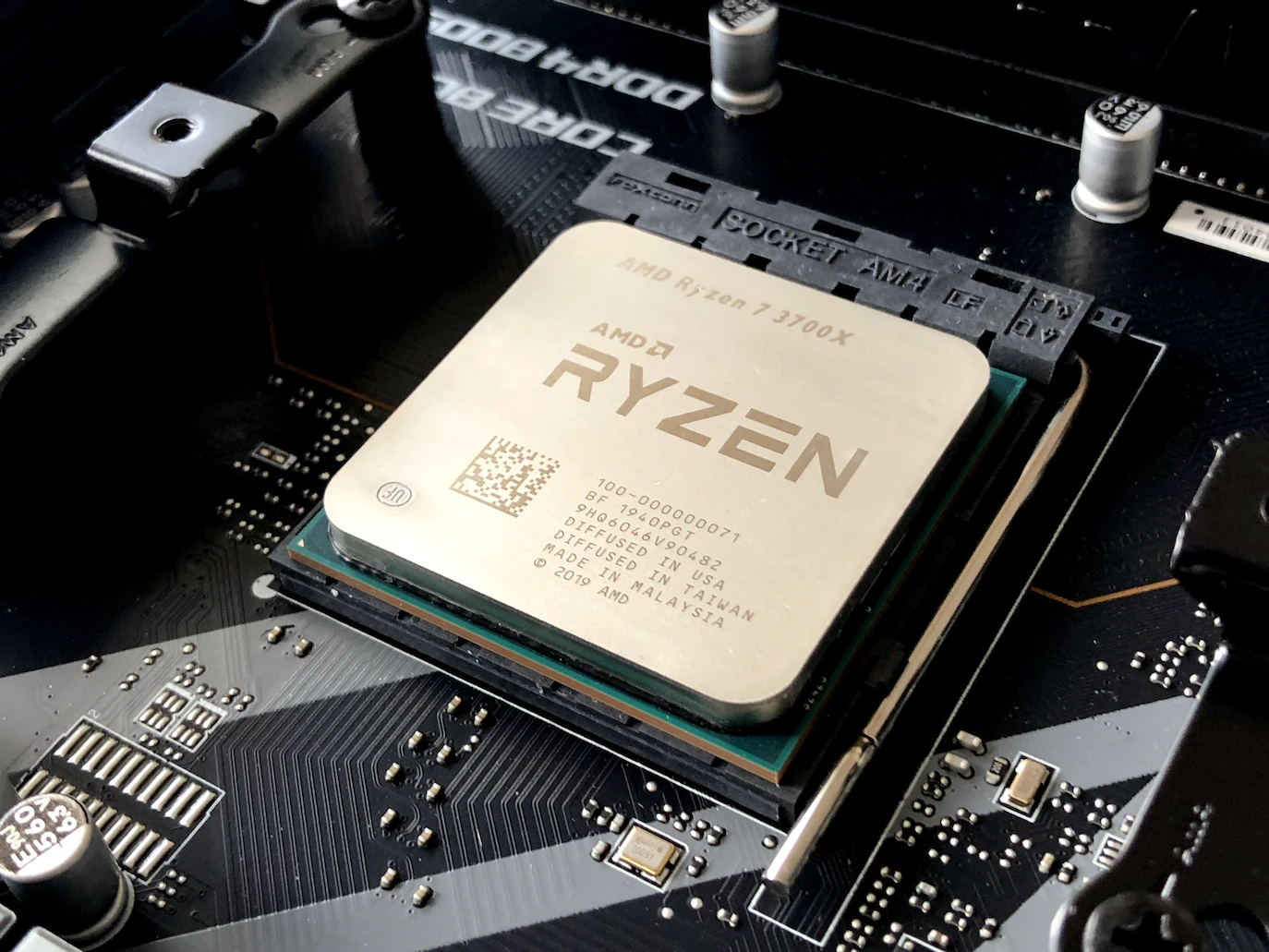 AMD Ryzen 7 3700X CPU computer chip